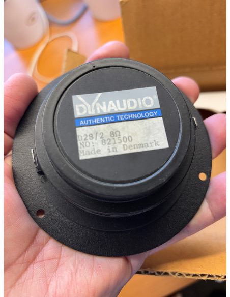 Dynaudio D 28