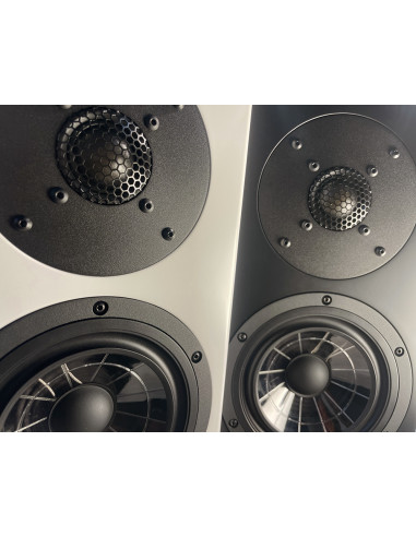 Vienna Acoustics Mozart Satin edition