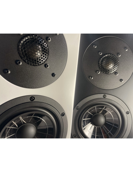 Vienna Acoustics Mozart Satin edition